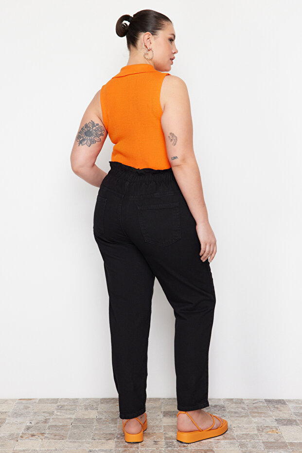 Siyah Yüksek Bel Beli Lastikli %100 Pamuk Büyük Beden Mom Jeans TBBAW23JE00002 - 6