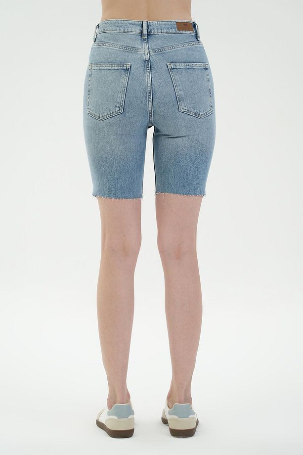 Açık Mavi Çapraz Kemerli Patı Fermuarlı Bermuda Jean Şort C 4534-092 - 4