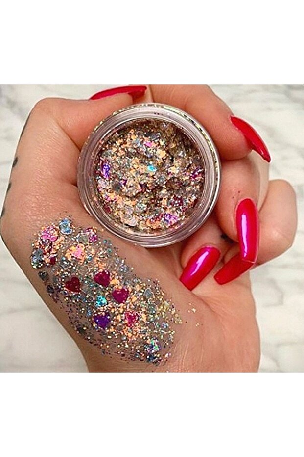 Glitter gel eyeshadow with heart detail in gold.