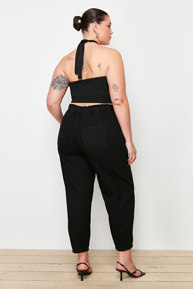 Siyah Yüksek Bel Paça Detaylı %100 Pamuk Cepli Mom Fit Büyük Beden Jeans TBBAW23CJ00007 - 6