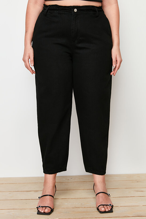 Siyah Yüksek Bel Paça Detaylı %100 Pamuk Cepli Mom Fit Büyük Beden Jeans TBBAW23CJ00007 - 4
