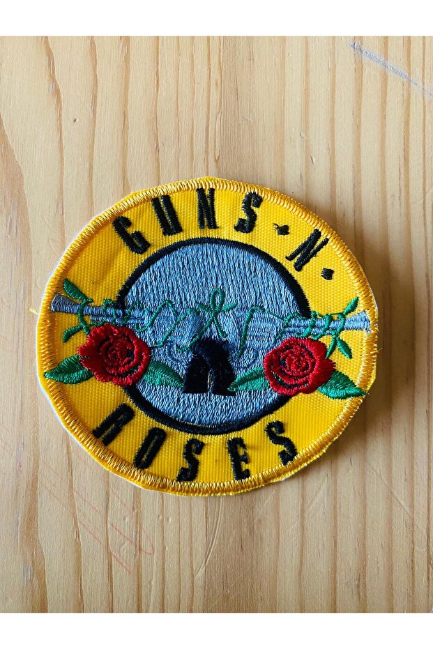 رقعة مطرزة بشعار Guns N' Roses قابلة للخياطة (8 × 8 سم)