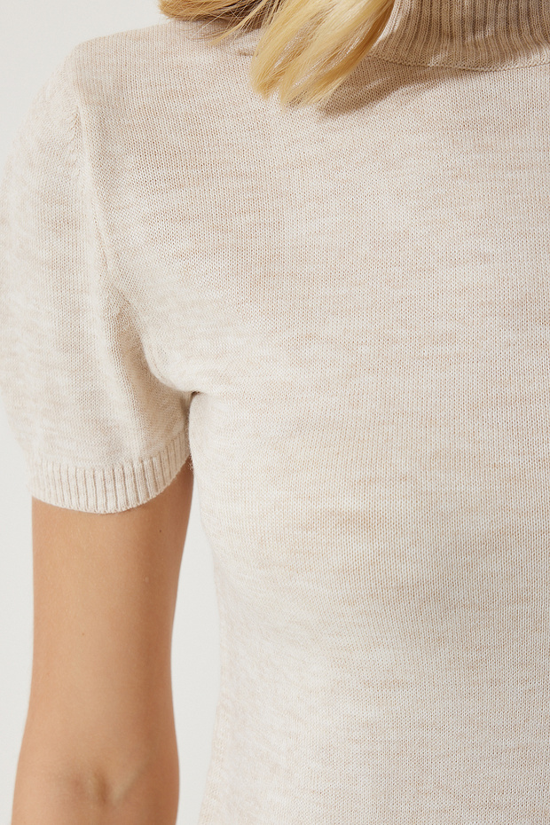 Damska kremowa bluza z golfem i krótkim rękawem DD01107 - 5