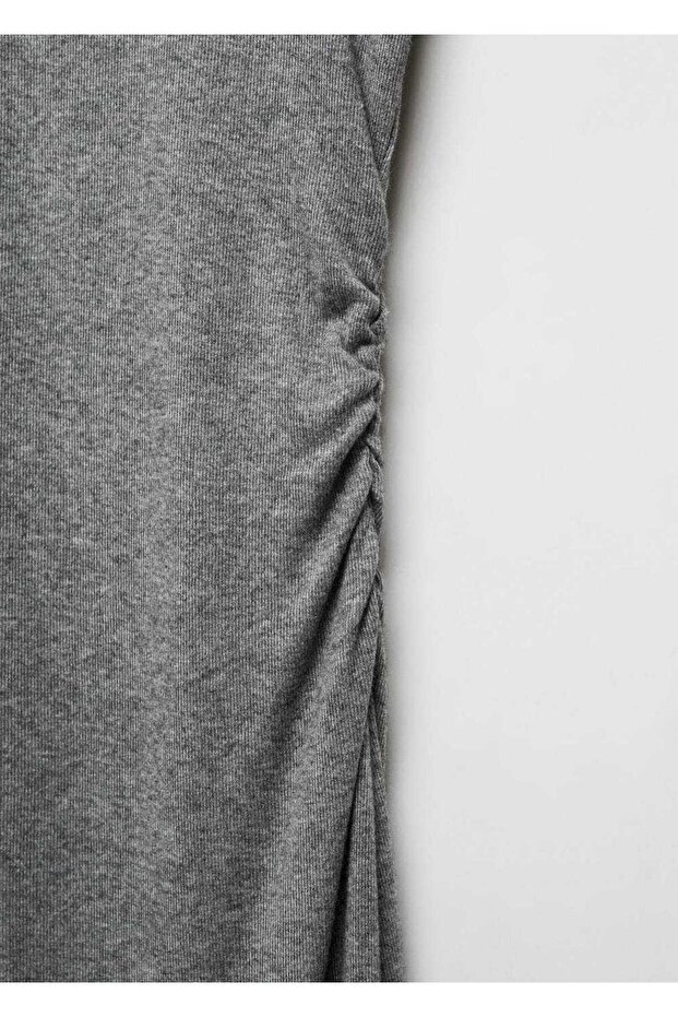 Büzgü detaylı elbise - 8