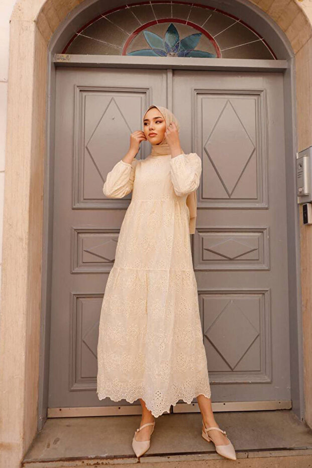 1073 Dantelli Elbise Krem - 1