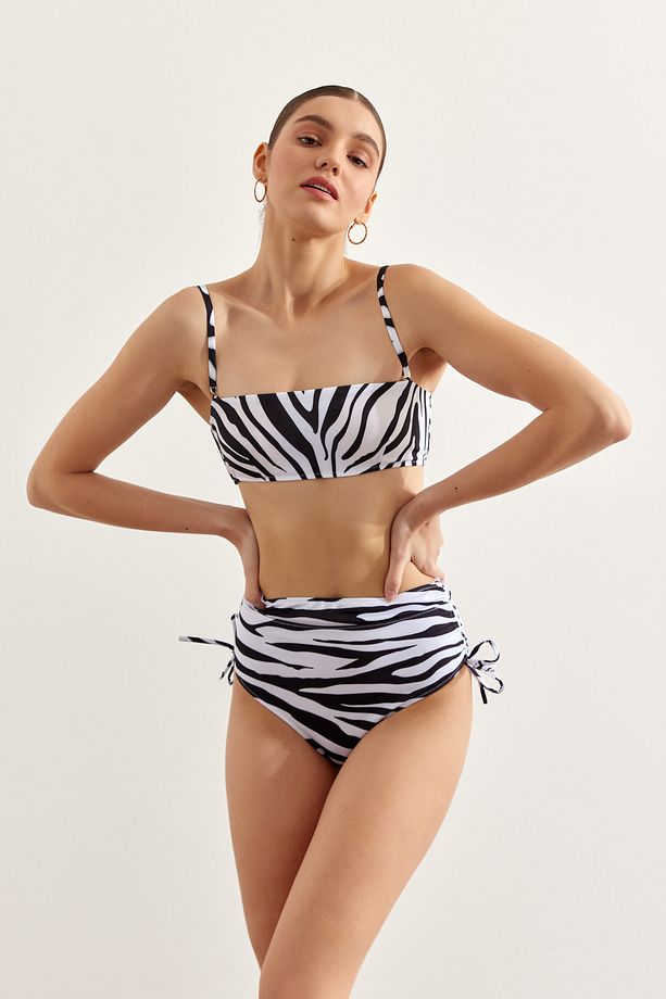 Kadın Siyah Beyaz Zebra Desenli Straplez Bikini Üstü - 1