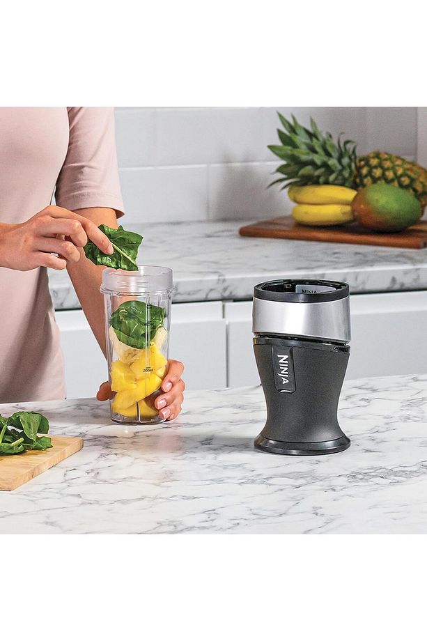 700W İnce Blender ve Smoothie Yapıcı, 2x 470ml Kapaklı Bardaklar - Güçlü Kişisel Blender - 3