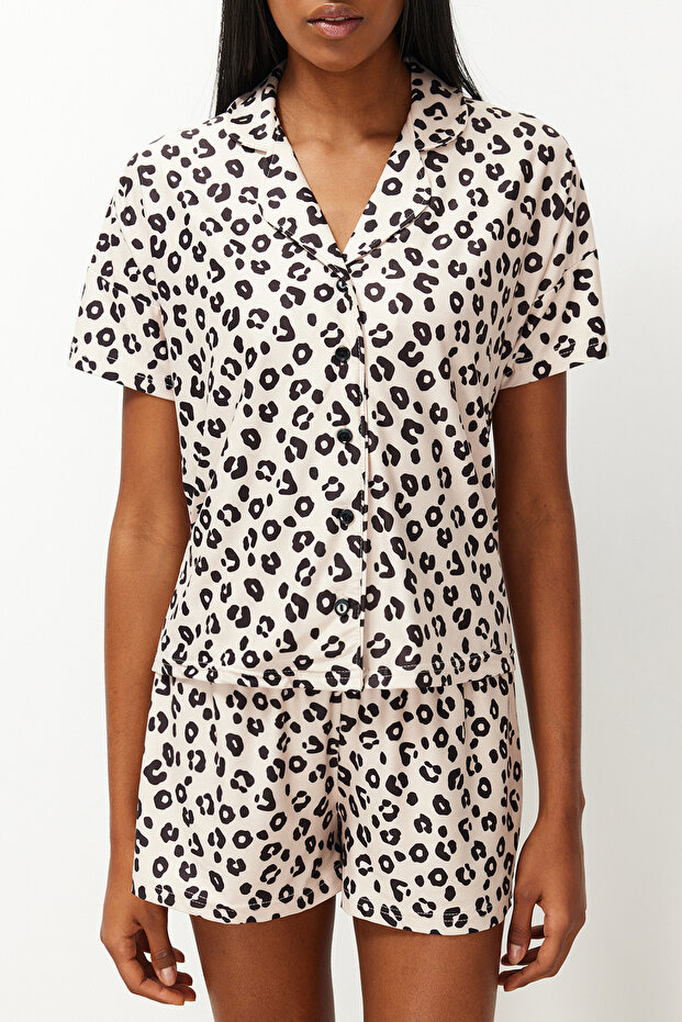 Bej-Çok Renkli Leopar Desenli Şortlu Örme Pijama Takımı THMSS24PT00285 - 4