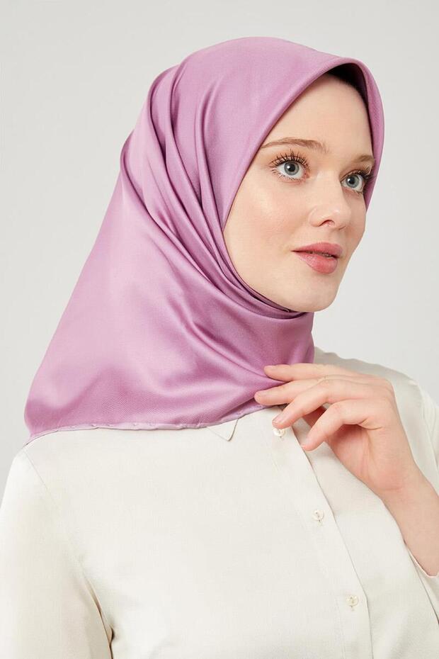 وشاح شبكي بلون وردي - 2