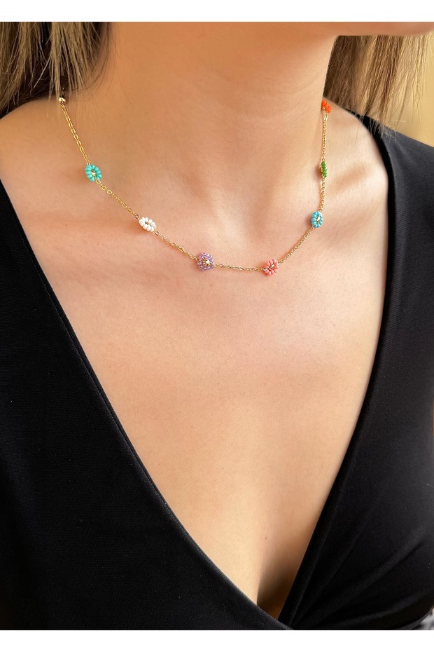 Colorful bead flower design necklace
