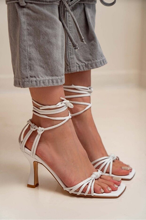 Damskie sandały na obcasie Lupin, białe, matowe, wiązane na kostce - 6