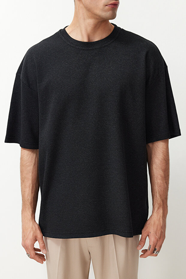 Basic Antrasit Oversize/Geniş Kesim Dokulu Waffle Kısa Kol T-Shirt TMNSS22TS00049 - 5