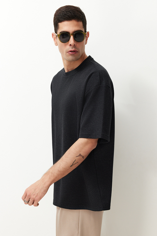 Basic Antrasit Oversize/Geniş Kesim Dokulu Waffle Kısa Kol T-Shirt TMNSS22TS00049 - 4