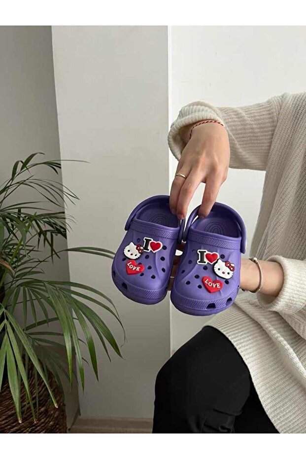 6 Pieces of Fancy Slippers