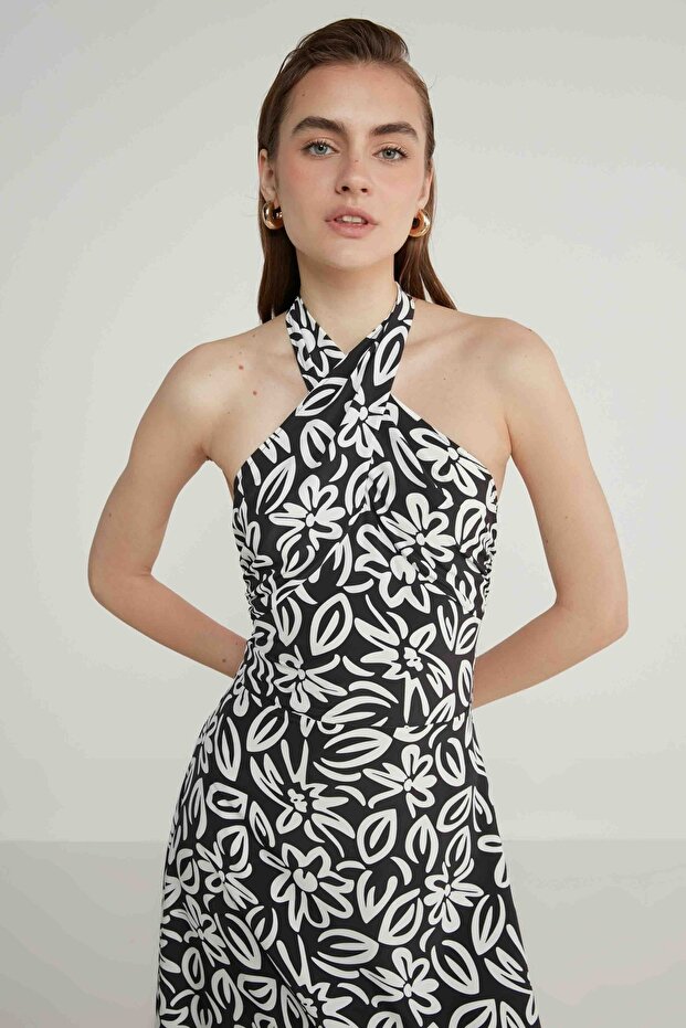 Dlouhé šaty s květinovým vzorem na krku - 2