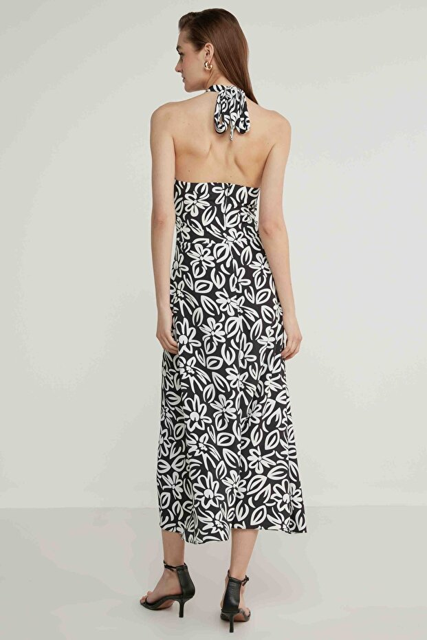 Dlouhé šaty s květinovým vzorem na krku - 3