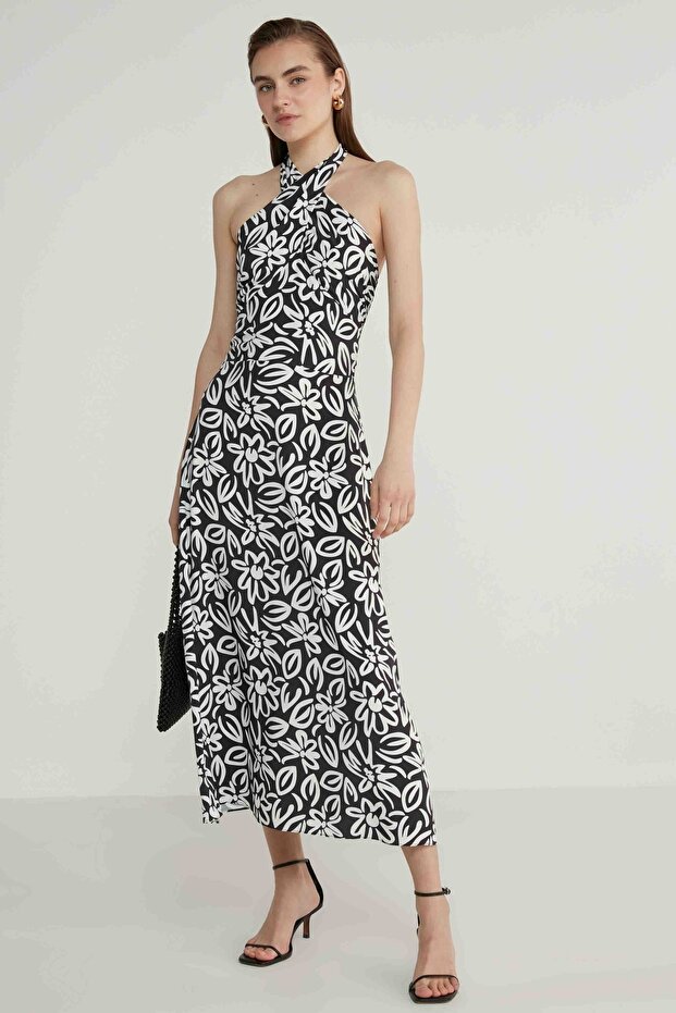 Dlouhé šaty s květinovým vzorem na krku - 5