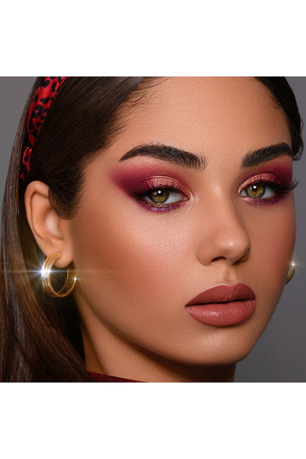 Comely Eyeshadow 16 Renk Göz Farı Paleti, Yüksek Pigmentasyon, Topaklanmaz, Kolay Dağılım - 8
