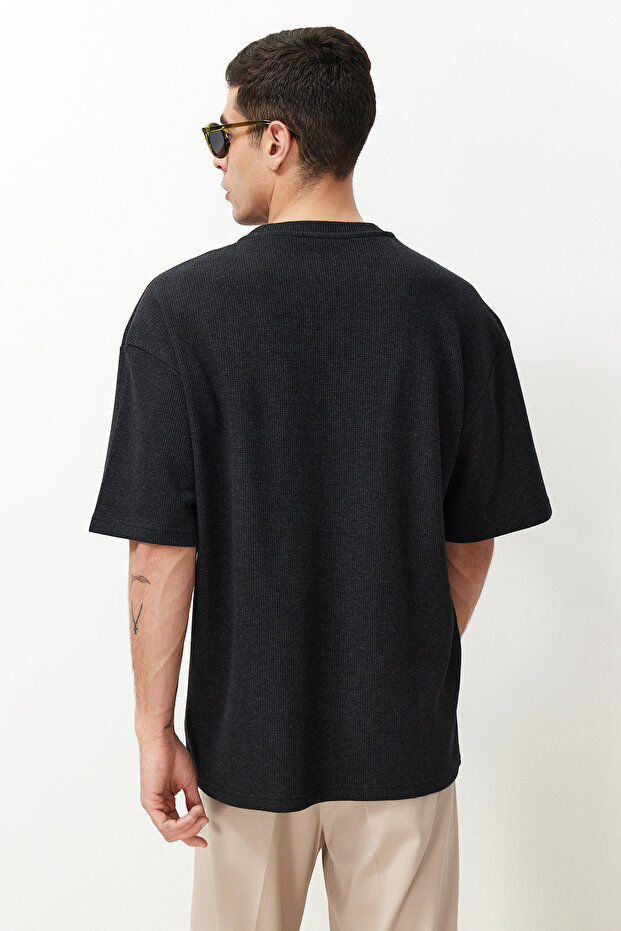 Basic Antrasit Oversize/Geniş Kesim Dokulu Waffle Kısa Kol T-Shirt TMNSS22TS00049 - 2