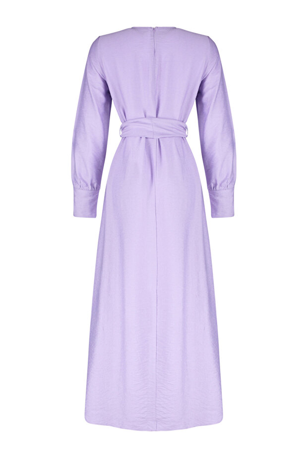 Liliowa sukienka z szerokim paskiem i zamkiem błyskawicznym, o lnianym wyglądzie TCTSS23EB00219 - 8