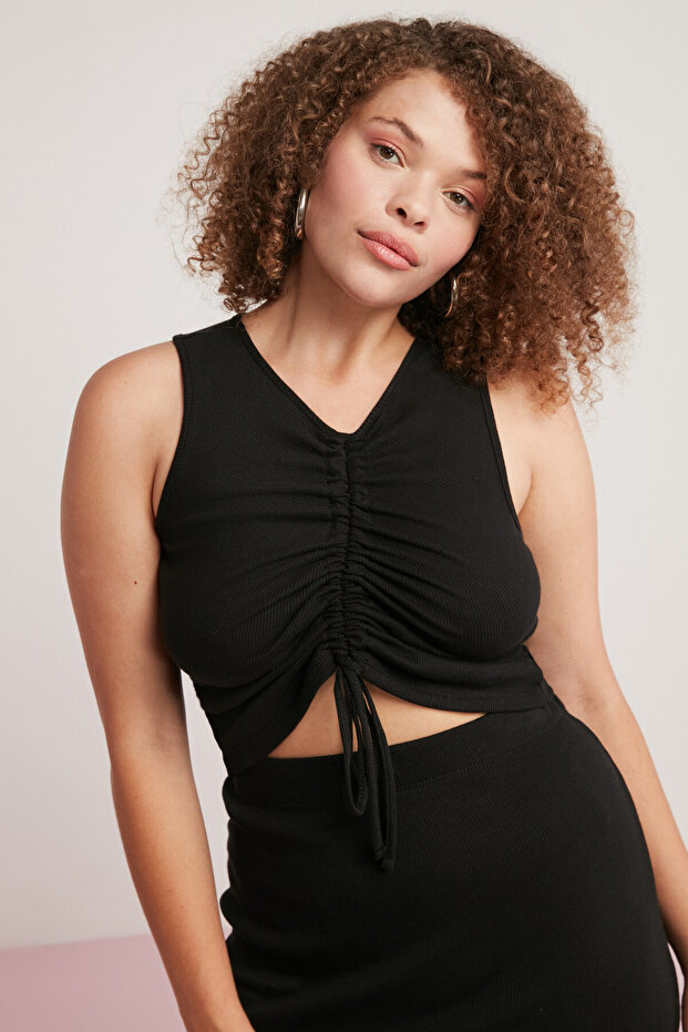 Gloria Women's Ribbed Look Drape Detailed V-Neck Zero Sleeve Black Plus Size Body