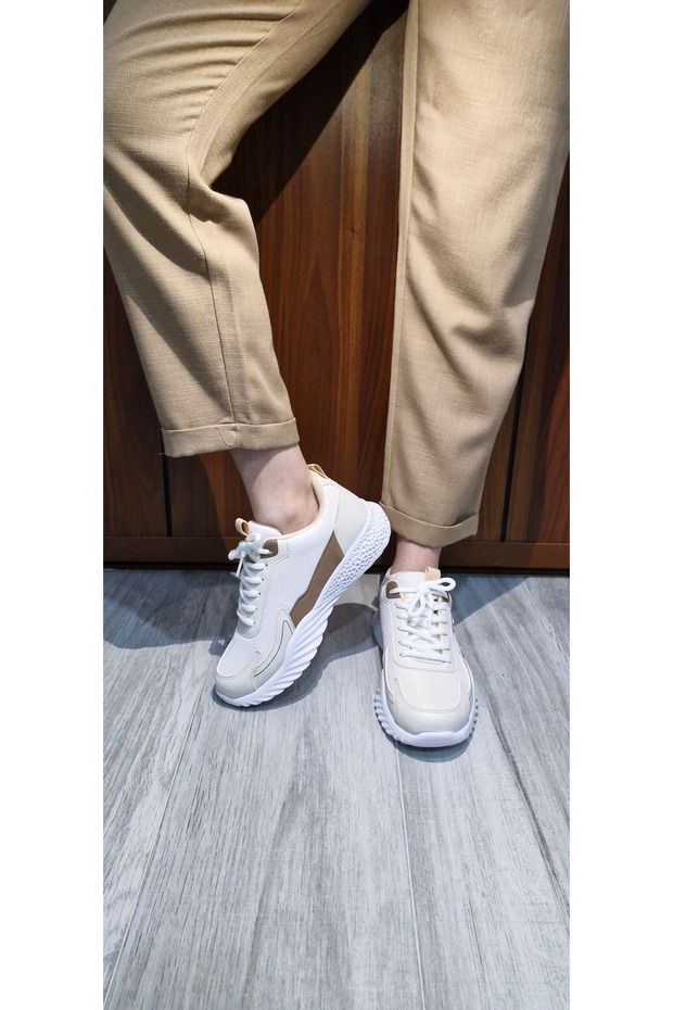Summer Women's Sports Shoes Ultra Light Sole Lace and Mesh Detailed New Season