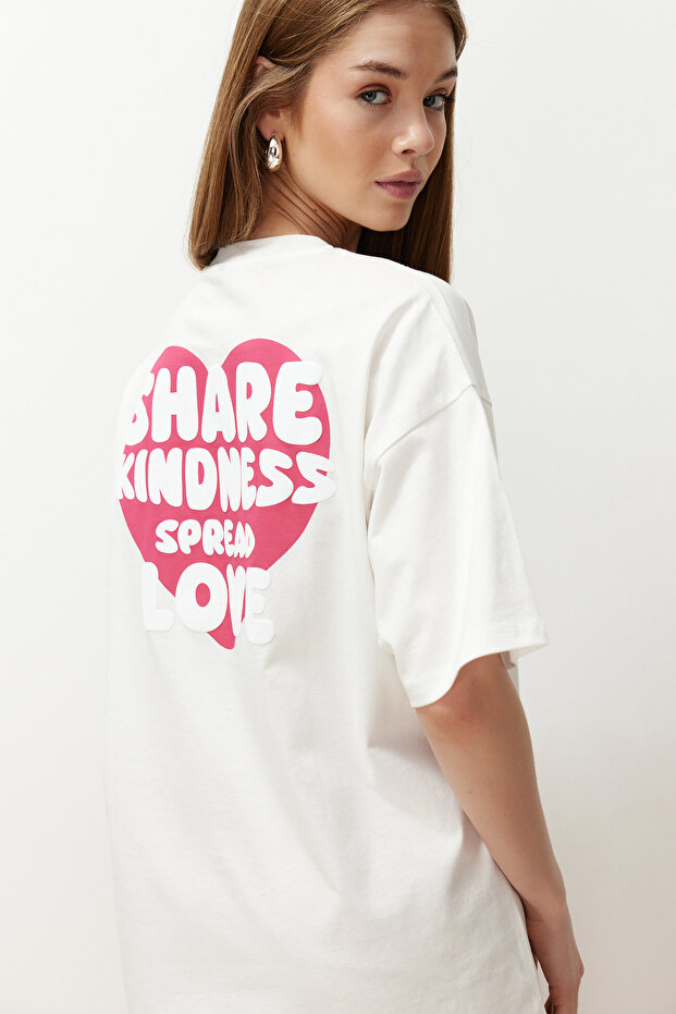 Ekru %100 Kalın Pamuklu Sırt ve Ön Kalp Baskılı Oversize/Rahat Kesim Örme T-Shirt TWOSS24TS00236 - 1