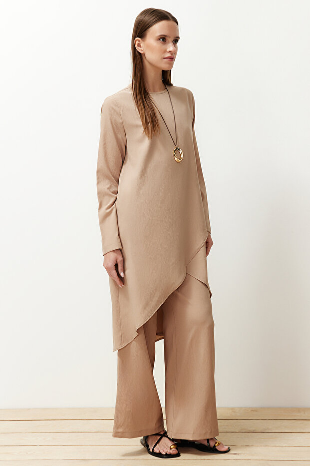 Zestaw góry i dołu z asymetryczną tuniką w kolorze beżowym TCTSS24US00074 - 3
