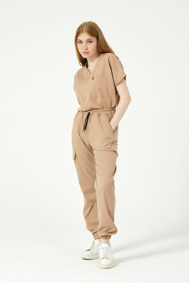 Beige Lycra Scrubs Cargo Pocket Jogger Leg Doctor Nurse Uniform Bat Sleeve Set Unisex
