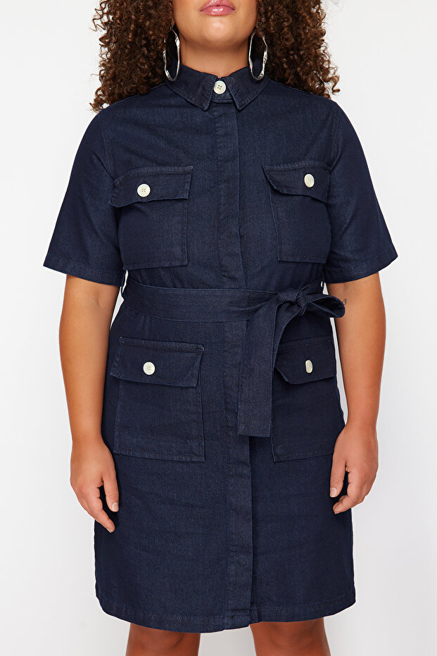 Koyu Mavi Kuşak Detaylı Mini Boy %100 Pamuk Non-Stretch Denim Gömlek Elbise TBBSS24AH00124 - 4