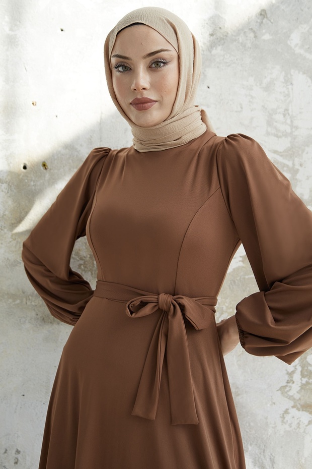 Scuba-Kleid mit Gürtel - Hellbraun - 2