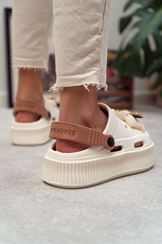 Damskie kapcie Ostra z białą brązową kokardką i grubą podeszwą - 3