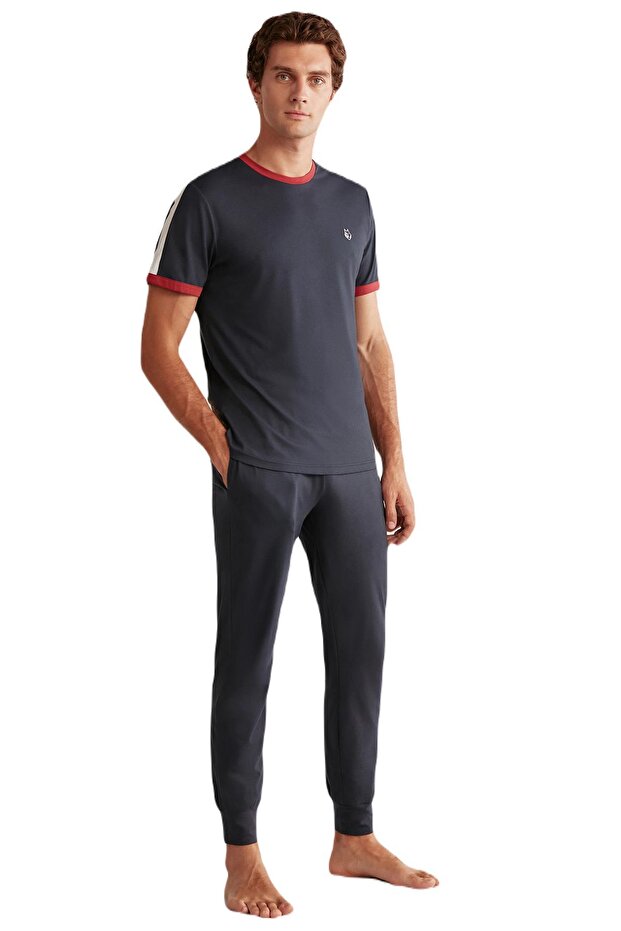طقم بيجامة رجالي باللون الأزرق الداكن من First Touch - 1
