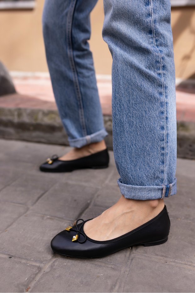 YALE WOMEN'S BLACK SKIN FLAT SHOES