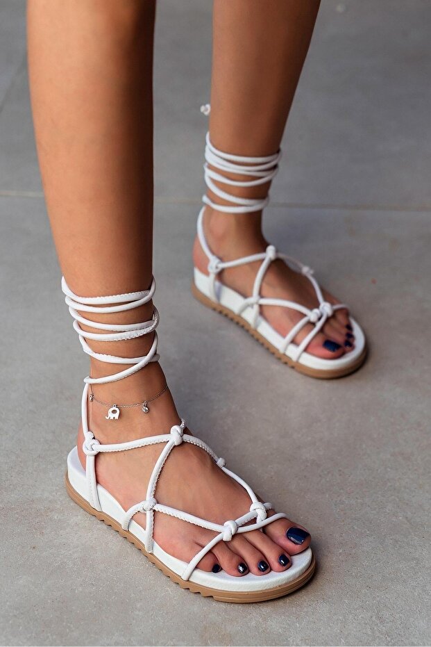 Białe, matowe sandały damskie Perry z paskiem na kostkę i płaską podeszwą - 4