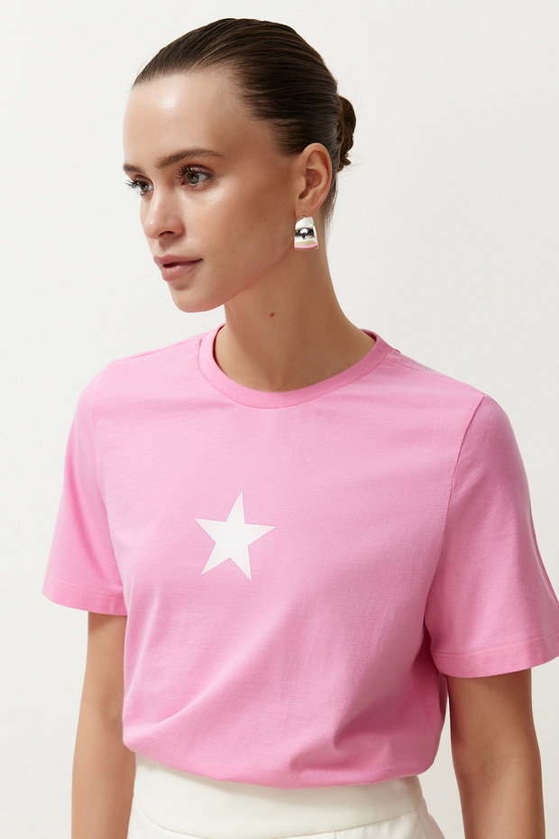 Pembe %100 Pamuk Yıldız Baskılı Regular/Normal Kalıp Bisiklet Yaka Örme T-Shirt TWOSS24TS00095 - 3