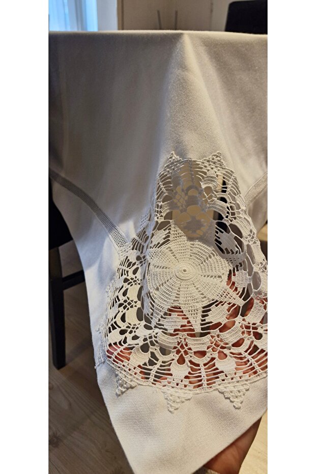 Dantelli Masa Örtüsü - 2