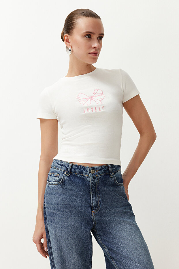 Ekru Kurdele Baskılı Fitted/Vücuda Oturan Fitilli Esnek Örme T-Shirt TWOSS24TS00231 - 2