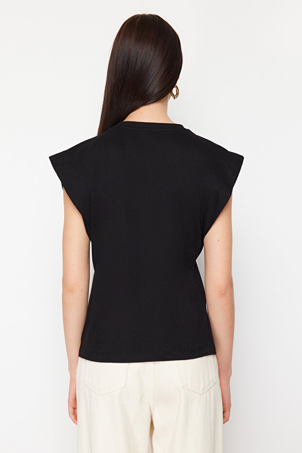 Siyah %100 Pamuk Düğme Detaylı Vatka Görünümlü Basic Bisiklet Yaka Örme T-Shirt TWOSS23TS00016 - 6