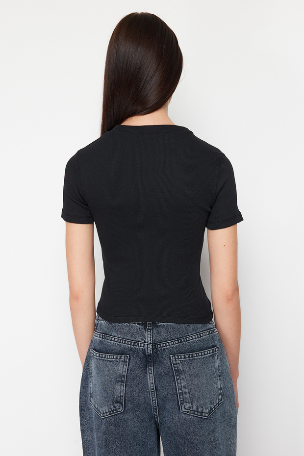 Siyah Düğme Detaylı Fitilli Fitted/Vücuda Oturan Esnek Örme Bluz TWOSS24BZ00536 - 6