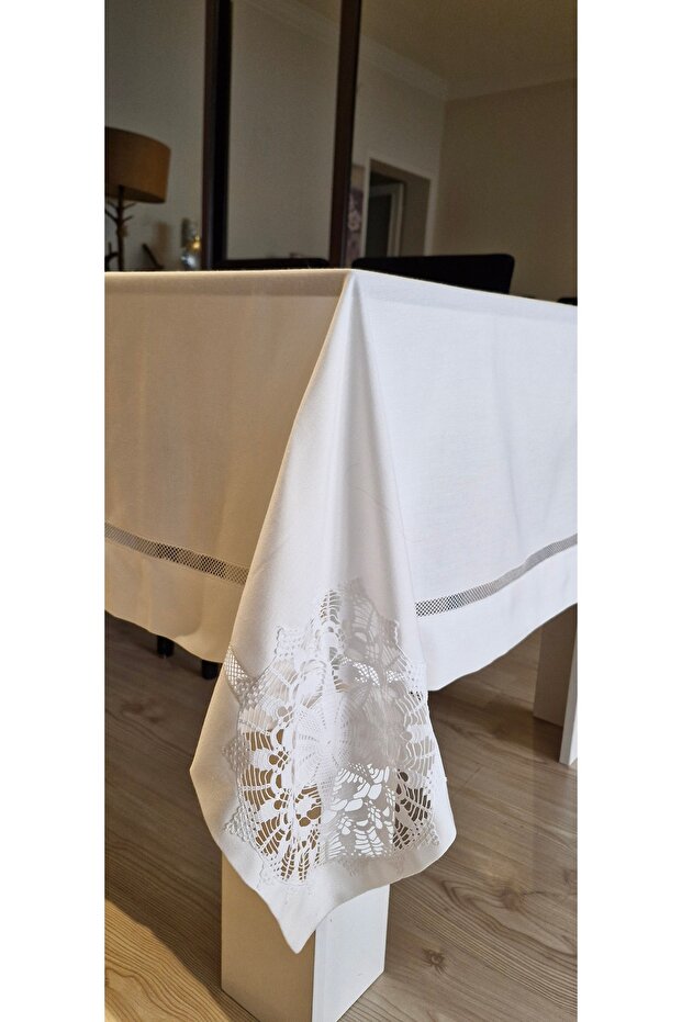 Dantelli Masa Örtüsü - 3