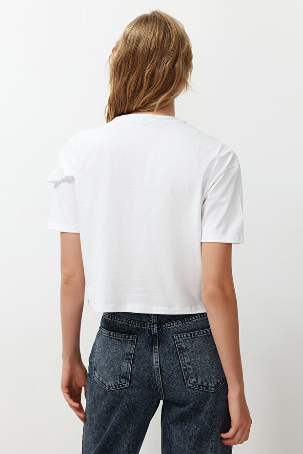 Beyaz %100 Kalın Pamuklu Fırfır Detaylı Relaxed/Rahat Kalıp Kısa Kollu Örme T-Shirt TWOSS24TS00232 - 6