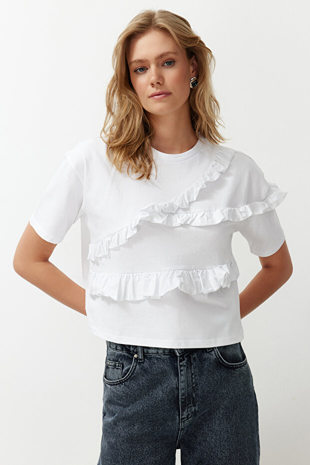 Beyaz %100 Kalın Pamuklu Fırfır Detaylı Relaxed/Rahat Kalıp Kısa Kollu Örme T-Shirt TWOSS24TS00232 - 2