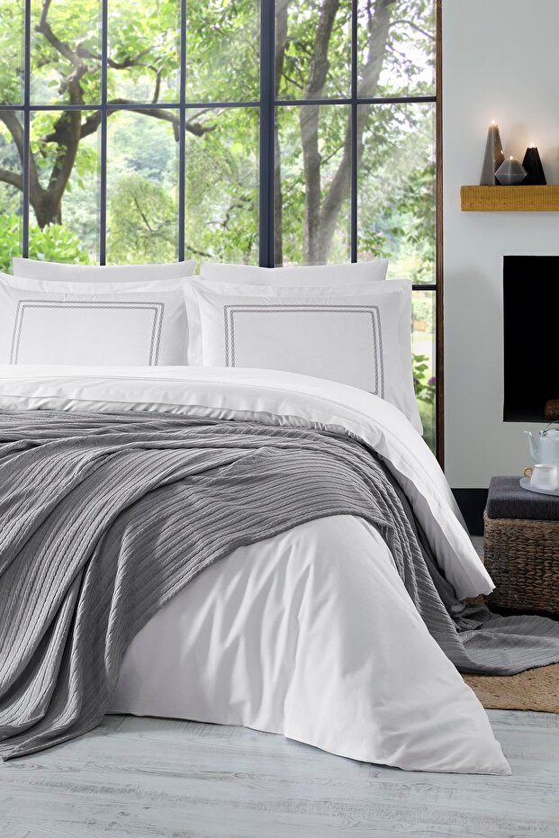 طقم زفاف من Natural Breeze مع مفرش سرير (7 قطع) - رمادي