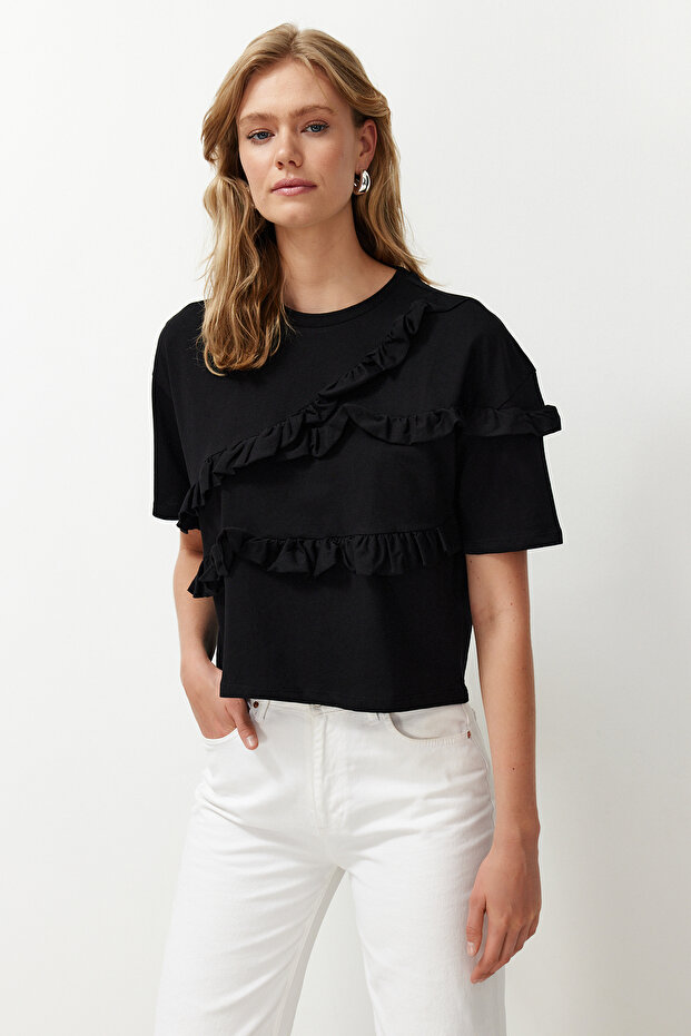 Siyah %100 Kalın Pamuklu Fırfır Detaylı Relaxed/Rahat Kalıp Kısa Kollu Örme T-Shirt TWOSS24TS00232 - 1