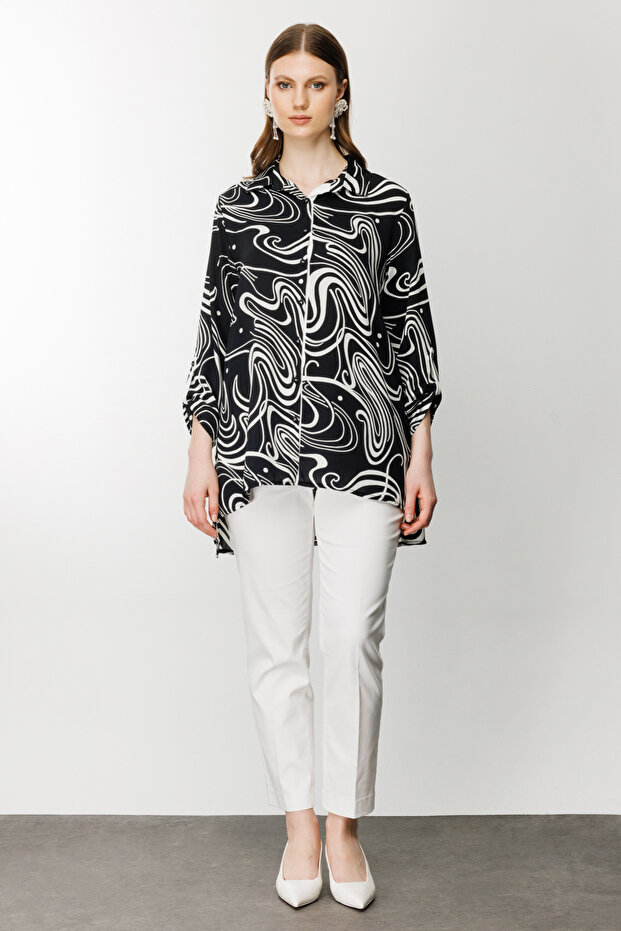 بلوزة منقوشة بأكمام كتاف - 3