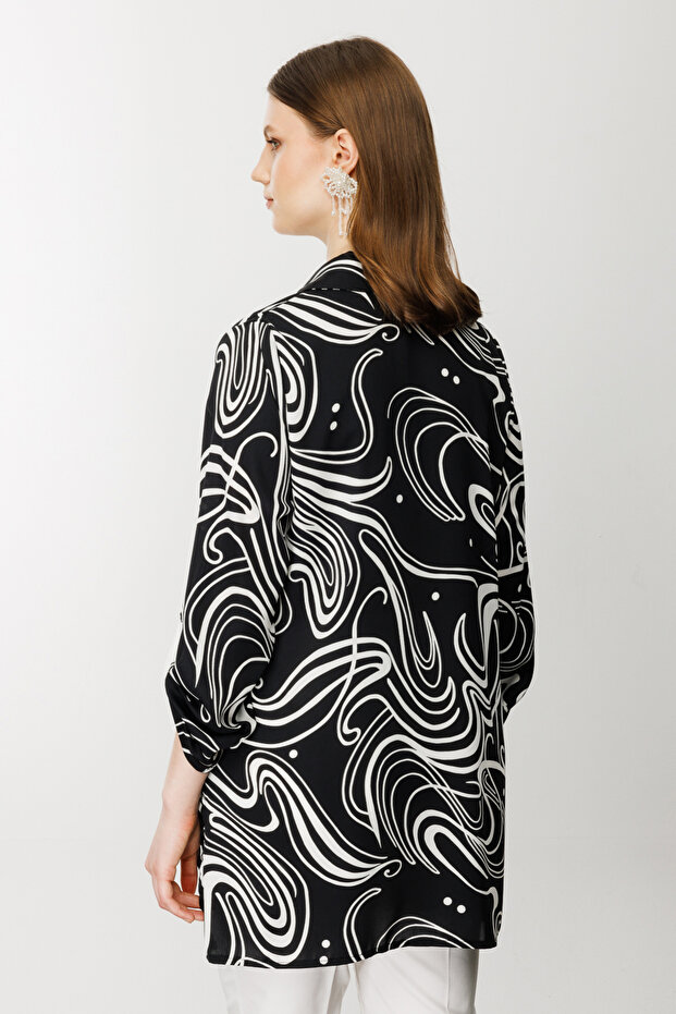 بلوزة منقوشة بأكمام كتاف - 4