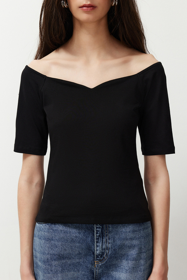 Siyah Kalp Yaka Kısa Kollu Regular/Normal Kalıp Örme Bluz TWOSS24BZ00561 - 5
