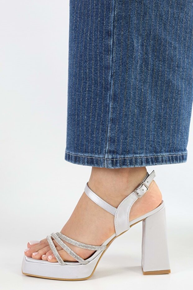 Női Merdia ezüst szatén kő platformos sarkú cipő - 3