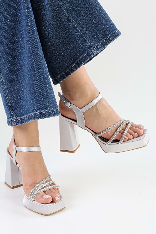 Női Merdia ezüst szatén kő platformos sarkú cipő - 2